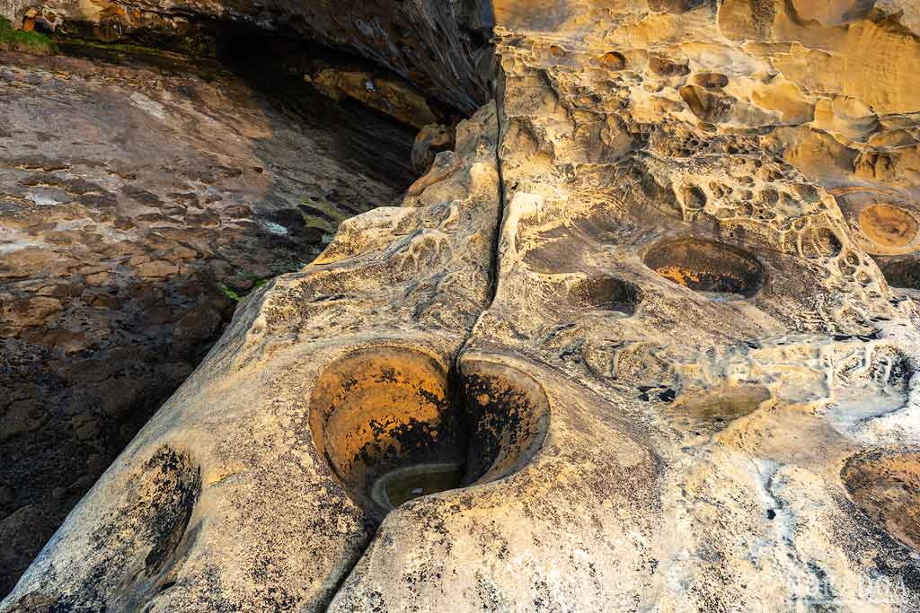 Roca con forma de corazón en la playa de las Paramoudras de Jaizkibel