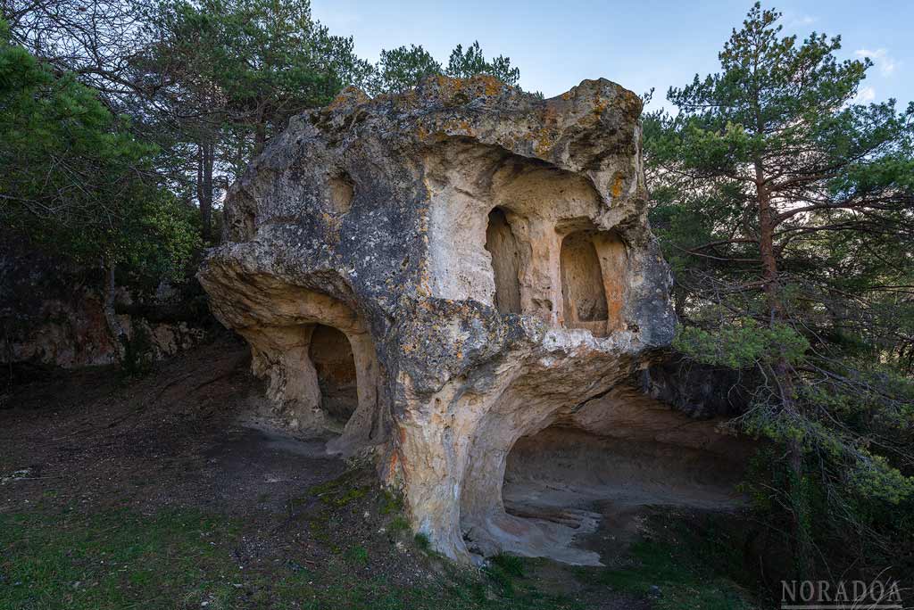 Cuevas eremíticas de Santiago en Pinedo, Valdegovía
