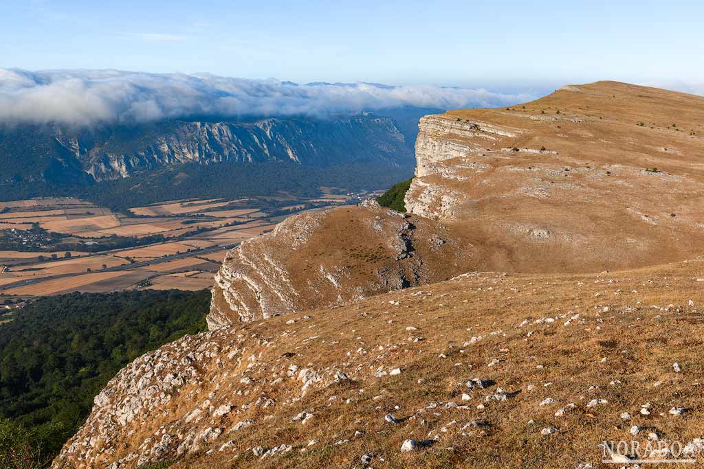 Vistas desde el monte Mirutegi en la sierra de Entzia