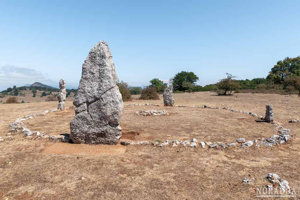 Crómlech de Mendiluze en el parque megalítico de Legaire en la sierra de Entzia